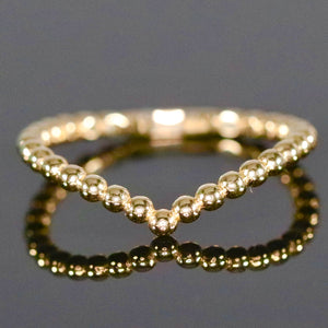 Beaded chevron ring in yellow gold