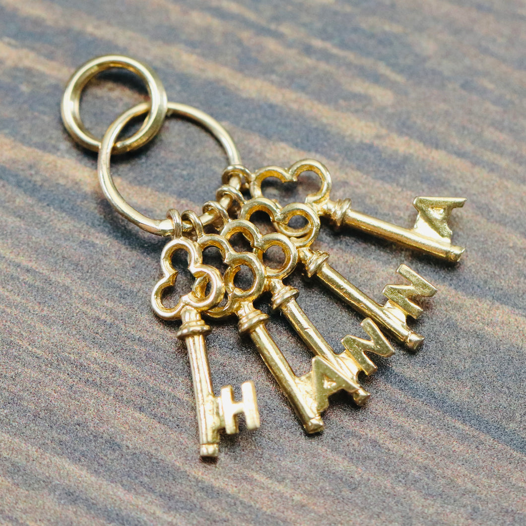 Vintage HANNA key charms pendant in yellow gold