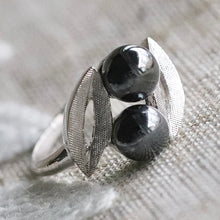 Load image into Gallery viewer, Vintage hematite ring in white gold - onyx sale