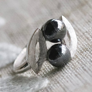 Vintage hematite ring in white gold - onyx sale