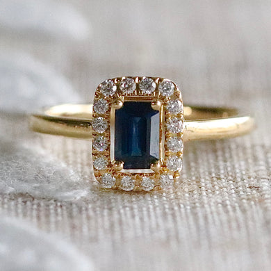 Sapphire and diamond halo ring in 14k yellow gold *onyx deal*