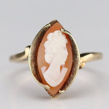 Load image into Gallery viewer, Vintage cameo ring in yellow gold - onyx sale