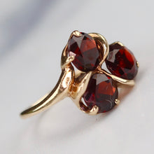 Load image into Gallery viewer, Vintage garnet ring in yellow gold
