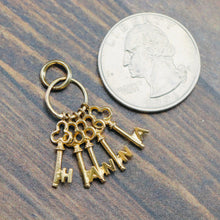 Load image into Gallery viewer, Vintage HANNA key charms pendant in yellow gold