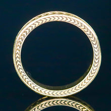 Load image into Gallery viewer, Preloved wheat patterned band in 18k yellow gold