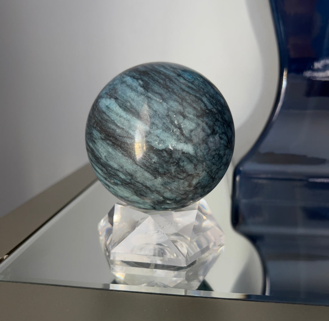 73mm sodalite ball and stand