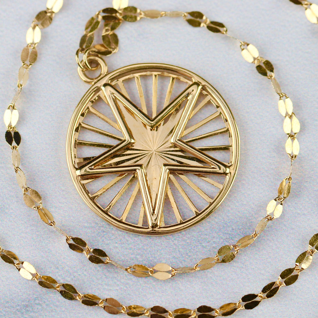 Star necklace in 14k yellow gold