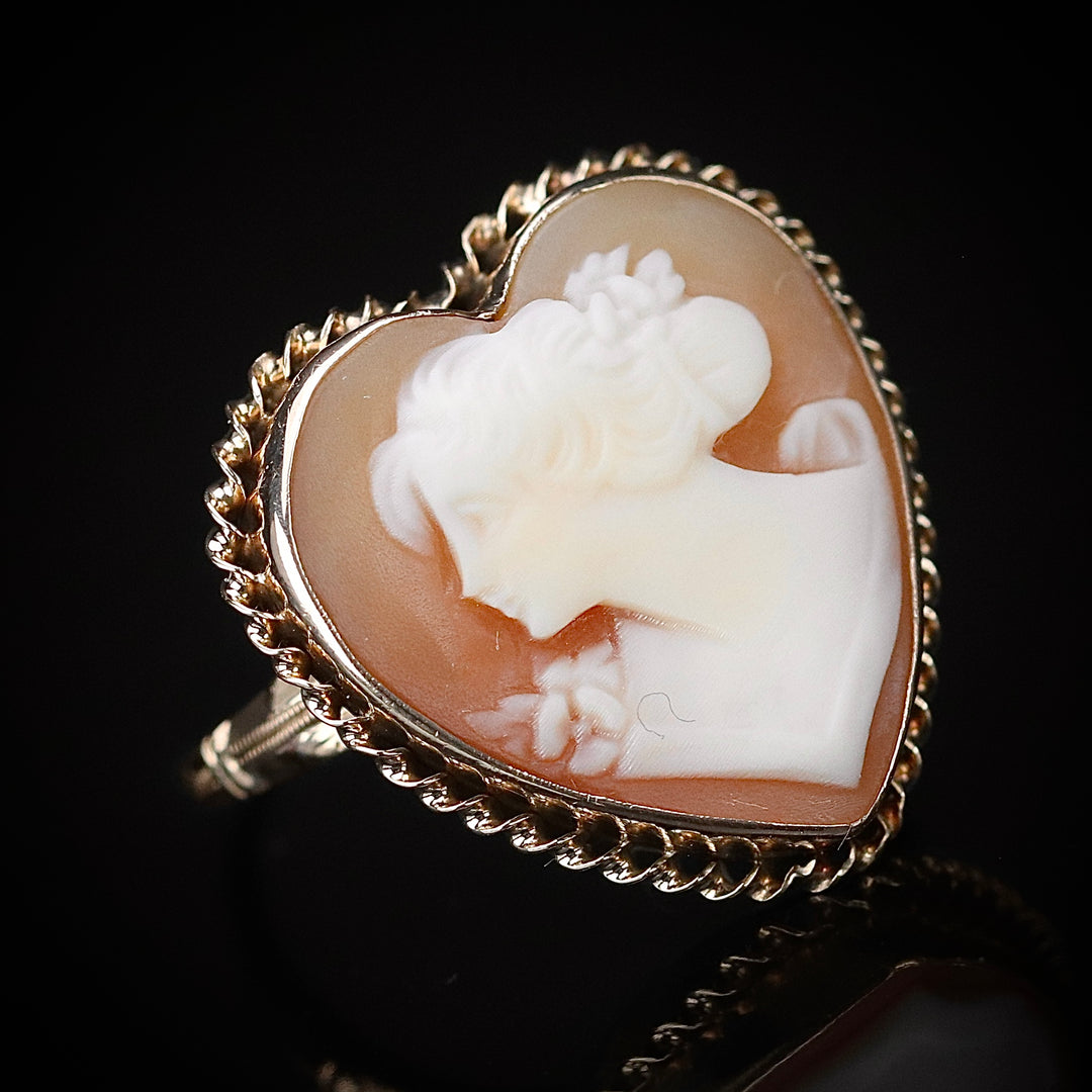 Vintage Huge heart shaped cameo ring in yellow gold