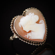 Load image into Gallery viewer, Vintage Huge heart shaped cameo ring in yellow gold - onyx sale