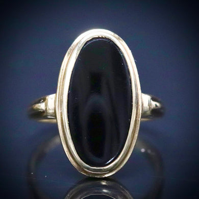 Vintage onyx ring in yellow gold