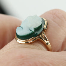 Load image into Gallery viewer, Vintage green and white hardstone cameo ring in yellow gold