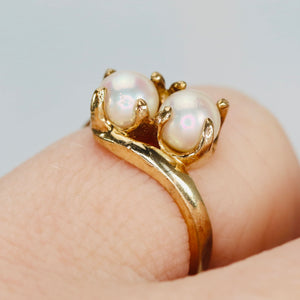 Vintage pearl bypass ring in yellow gold