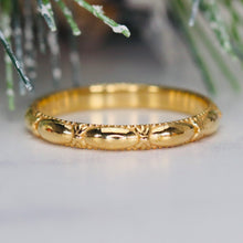 Load image into Gallery viewer, Vintage ring band patterned in 14k yellow gold