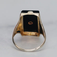 Load image into Gallery viewer, Large oblong onyx vintage ring in white gold