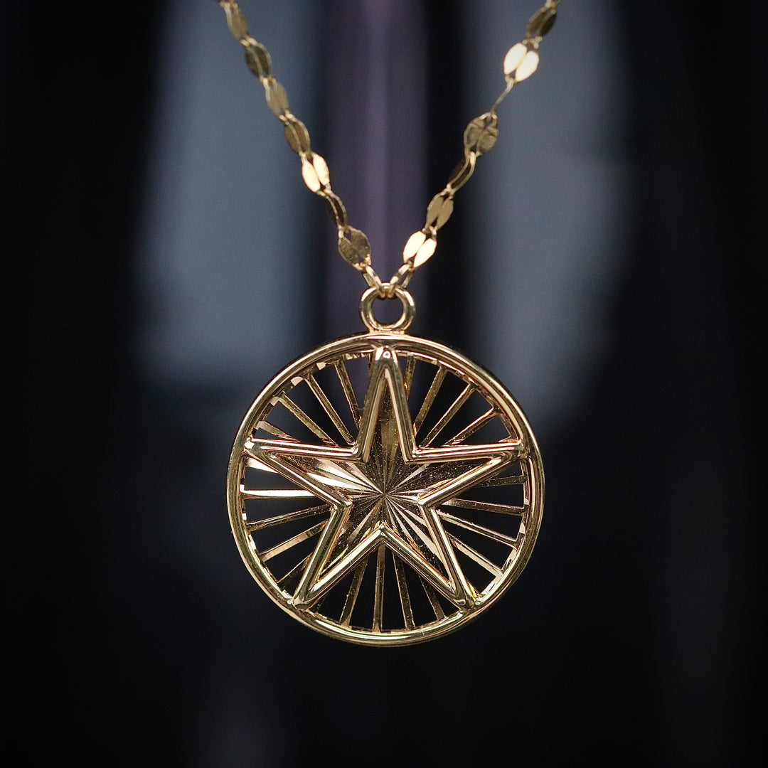 Star necklace in 14k yellow gold