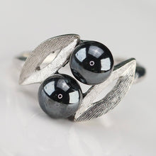 Load image into Gallery viewer, Vintage hematite ring in white gold - onyx sale