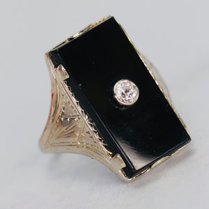 Large oblong onyx vintage ring in white gold