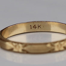 Load image into Gallery viewer, 14k yellow gold patterned band in impeccable condition