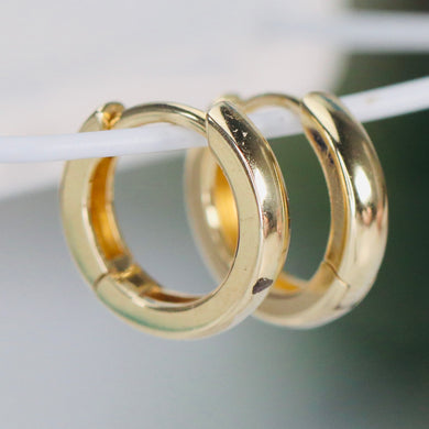 Classic Huggies in 14k yellow gold