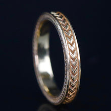 Load image into Gallery viewer, Preloved wheat patterned band in 18k yellow gold