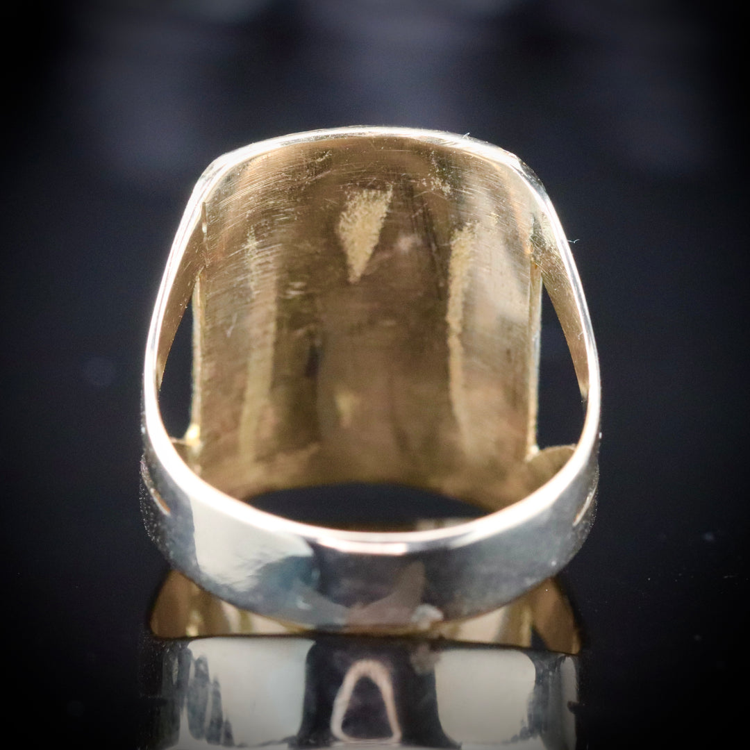 Vintage signet ring with letter M in yellow gold from Manor Jewels