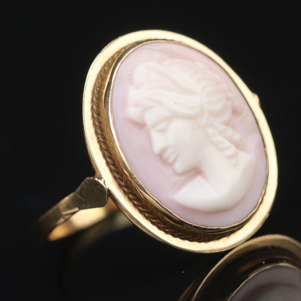 Vintage cameo ring in 14k yellow gold from Manor Jewels