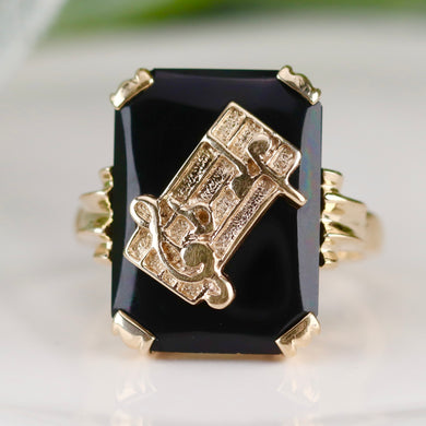 Vintage chunky onyx music note ring in yellow gold