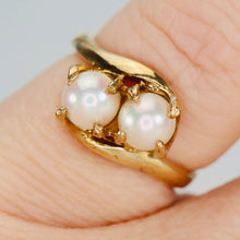 Load image into Gallery viewer, Vintage pearl bypass ring in yellow gold