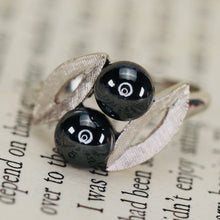 Load image into Gallery viewer, Vintage ring with hematite in white gold