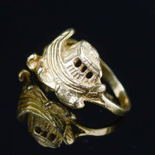 Load image into Gallery viewer, Noah’s Ark pinky ring in yellow gold