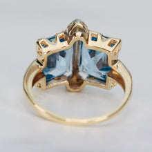 Load image into Gallery viewer, Vintage 2 stone blue synthetic spinel in yellow gold ring