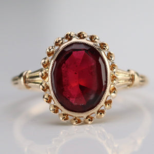 Vintage red paste ring in yellow gold