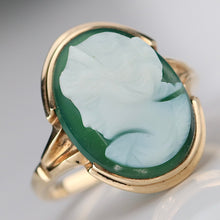 Load image into Gallery viewer, Vintage green and white hardstone cameo ring in yellow gold