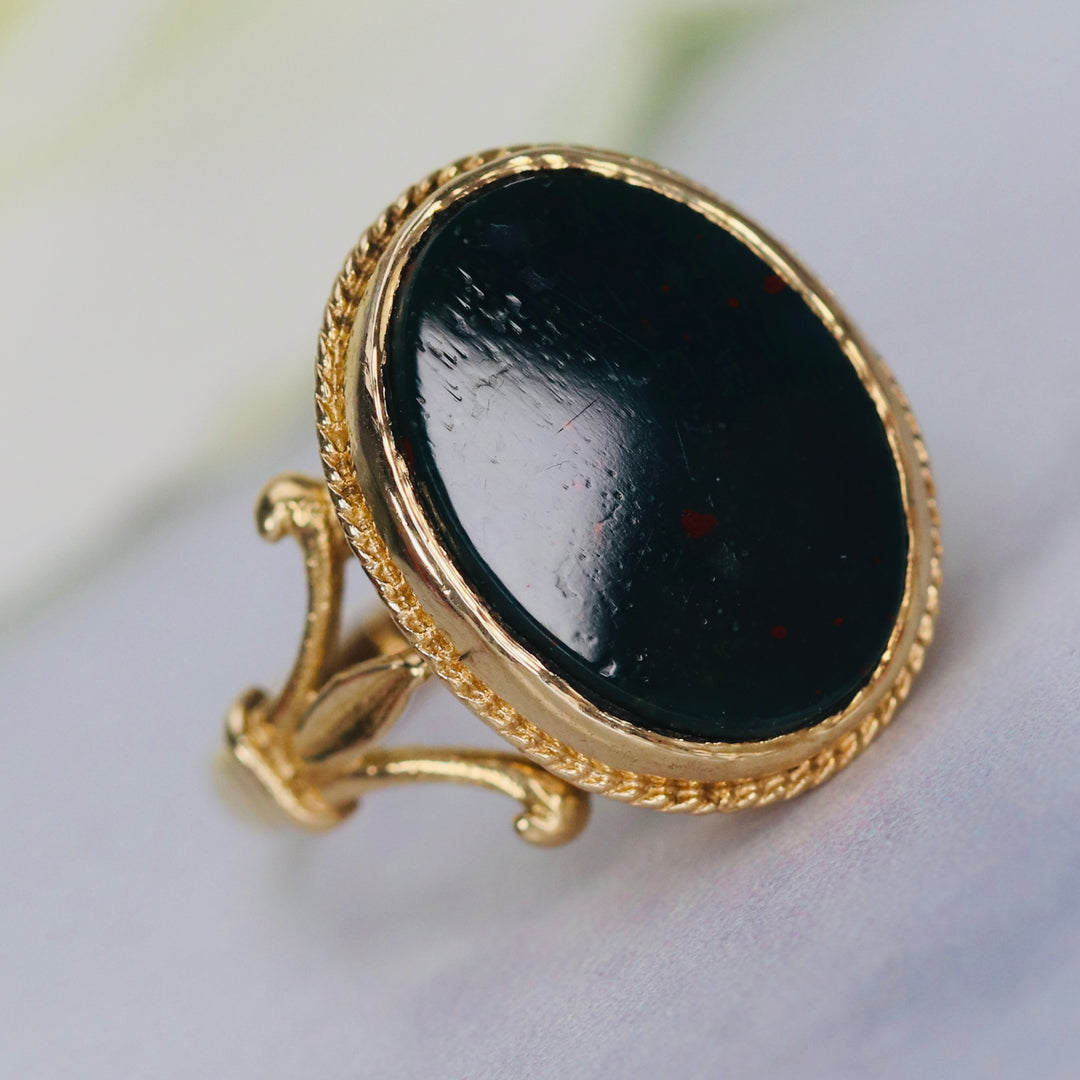 Vintage ring with oval bloodstone in yellow gold