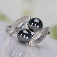 Load image into Gallery viewer, Vintage ring with hematite in white gold
