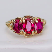 Load image into Gallery viewer, Vintage synthetic pink sapphire 3 stone ring in yellow gold