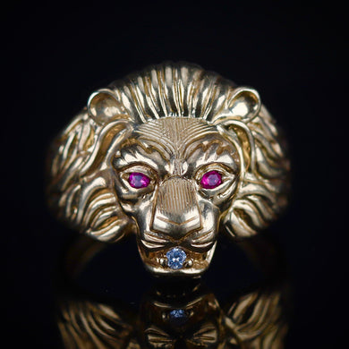 Lion’s head ring in yellow gold with rubies and diamond