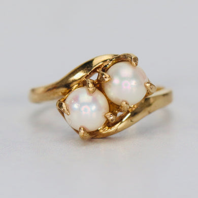 Vintage pearl bypass ring in yellow gold