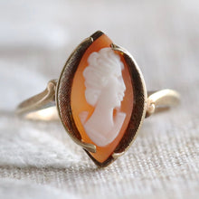 Load image into Gallery viewer, Vintage cameo ring in yellow gold - onyx sale