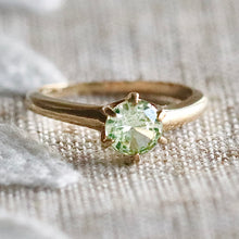 Load image into Gallery viewer, Vintage green spinel solitaire ring in yellow gold