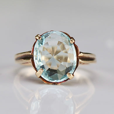 Vintage Aquamarine ring in yellow gold