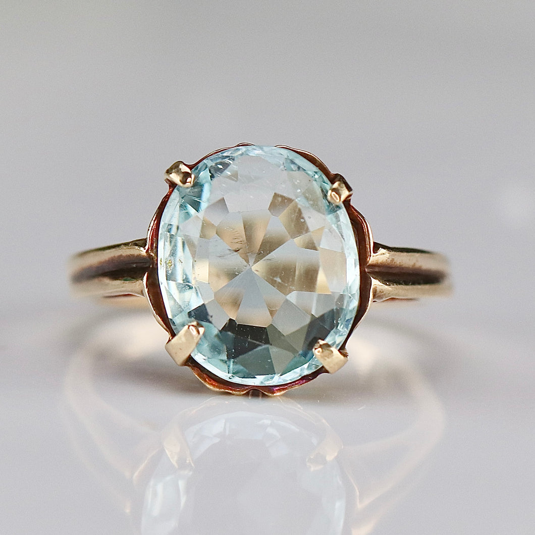 Vintage Aquamarine ring in yellow gold