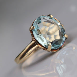 Vintage Aquamarine ring in yellow gold
