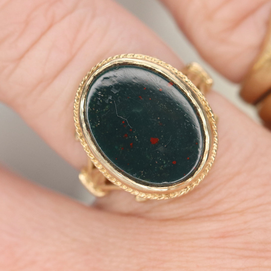 Bloodstone ring in yellow gold