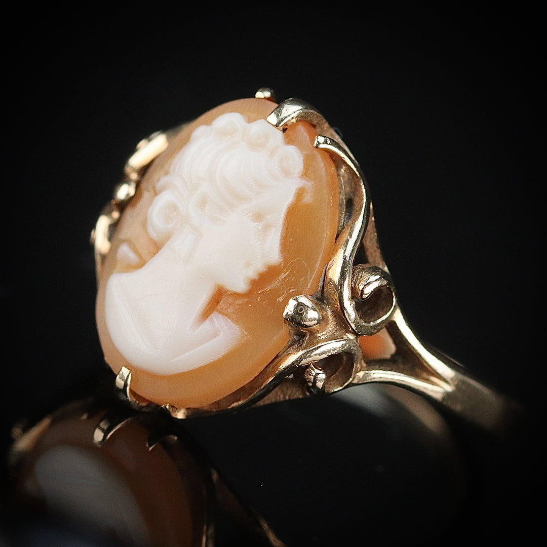 Vintage yellow gold cameo ring