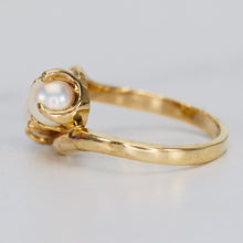 Load image into Gallery viewer, Vintage pearl bypass ring in yellow gold