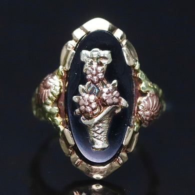 Vintage onyx  ring with basket of flowers details in tri-tone gold