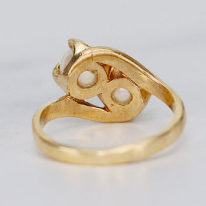 Vintage pearl bypass ring in yellow gold
