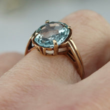 Load image into Gallery viewer, Vintage Aquamarine ring in yellow gold