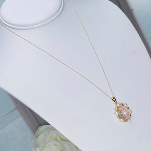 Rose quartz and pearl necklace in 18k yellow gold